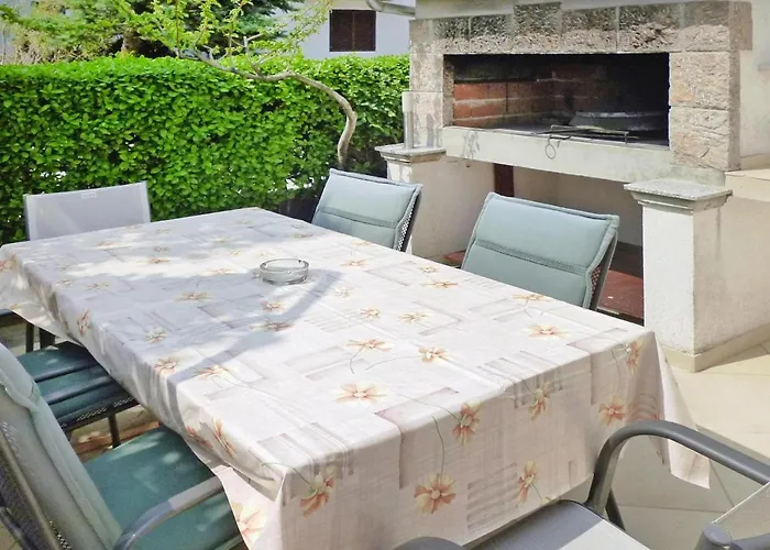 Lägenhet House In Near Paklenica Park Starigrad Paklenica
