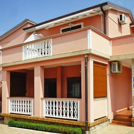 Pink In Only 200 M From The Sea Apartment Starigrad Paklenica