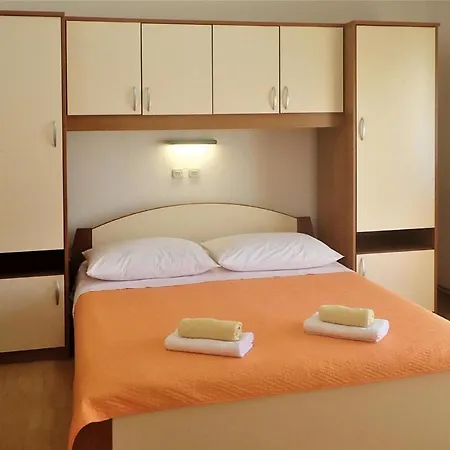 Pink In Only 200 M From The Sea Apartment Starigrad Paklenica
