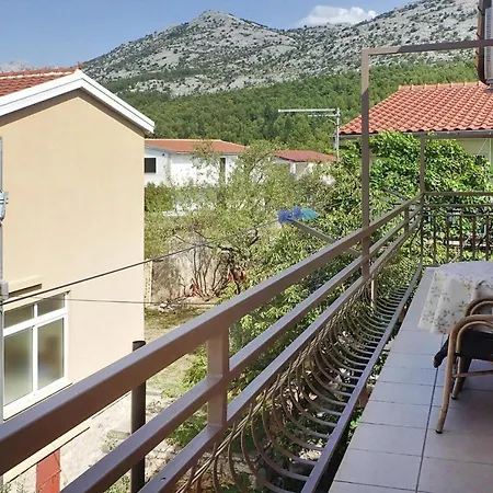 Apartment Pink In Only 200 M From The Sea Starigrad Paklenica