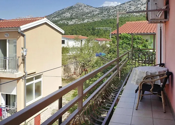 Apartment House In Near Paklenica Park Starigrad Paklenica